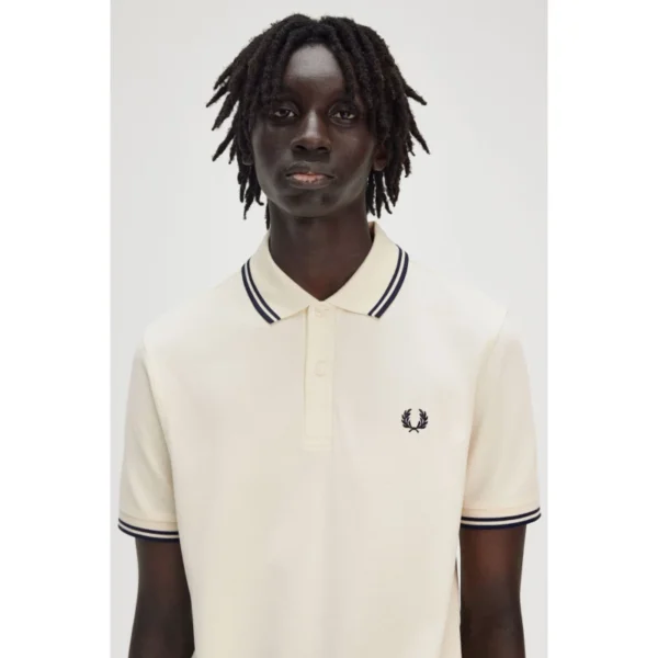 Fred Perry Ανδρική Κοντομάνικη Μπλούζα Polo Twin Tipped M3600-Y24 Ecru/Tennis Blue - Image 2