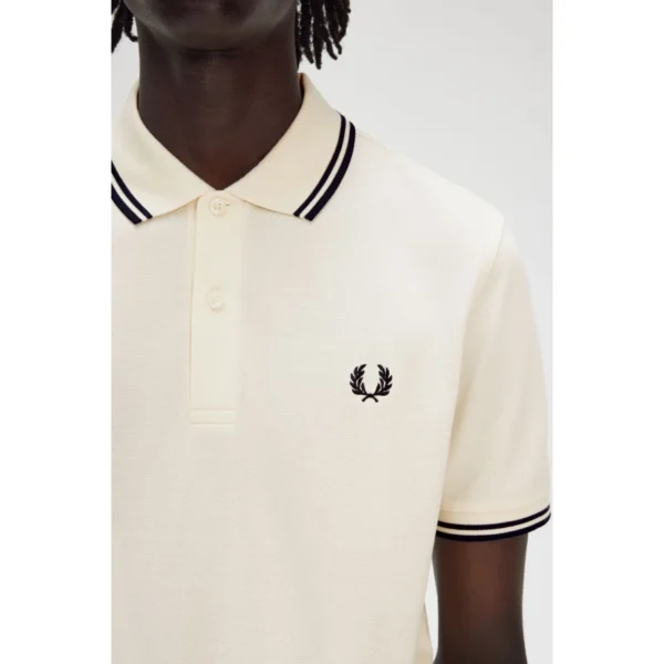Fred Perry Ανδρική Κοντομάνικη Μπλούζα Polo Twin Tipped M3600-Y24 Ecru/Tennis Blue - Image 3