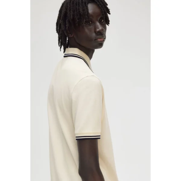 Fred Perry Ανδρική Κοντομάνικη Μπλούζα Polo Twin Tipped M3600-Y24 Ecru/Tennis Blue - Image 4