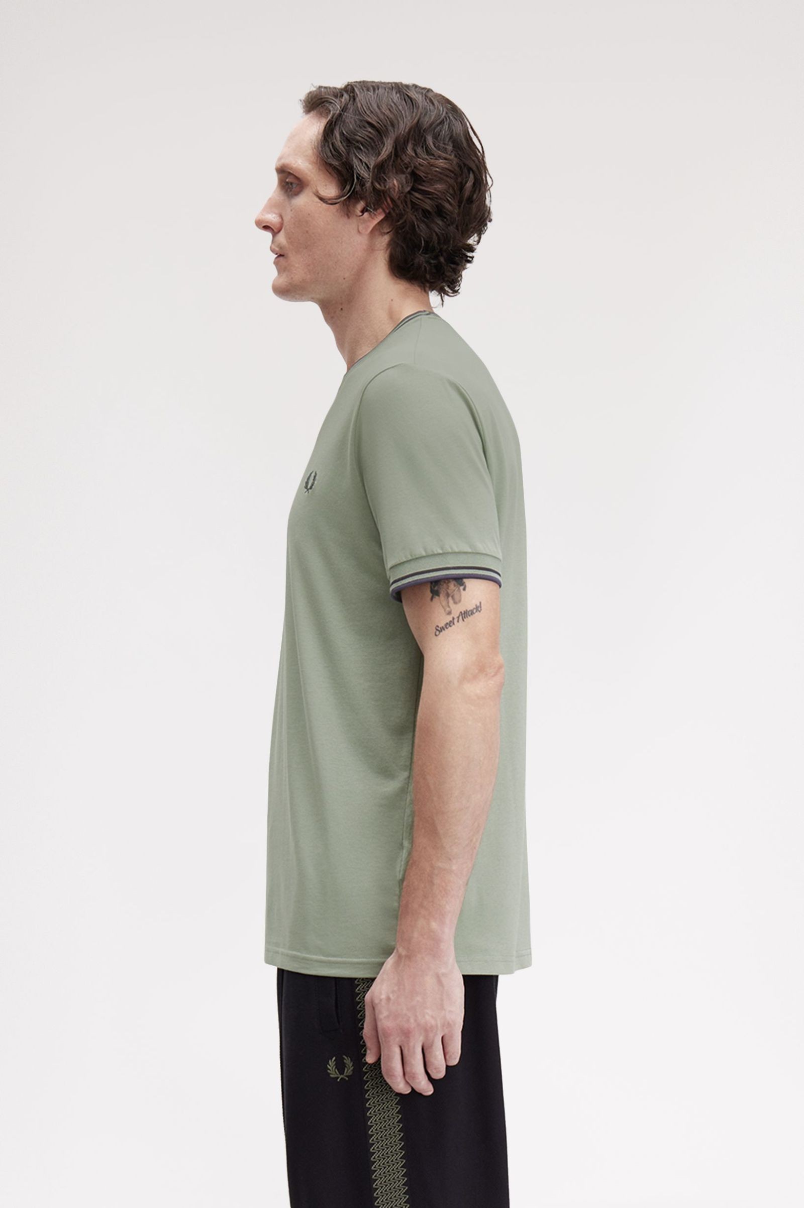 Fred Perry Ανδρική Κοντομάνικη Μπλούζα Twin Tipped T-shirt M1588V-Z49 Bay Leaf / Dark Airforce / Tennis Blue - Image 4