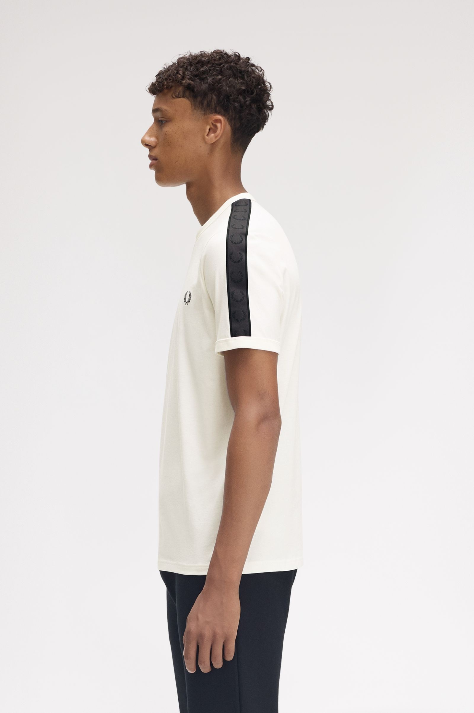 Fred Perry Ανδρική Κοντομάνικη Μπλούζα Ringer T-shirt M4613-Z06 Contrast Tape Ringer T-shirt Light Ecru / Anchor Grey - Image 3
