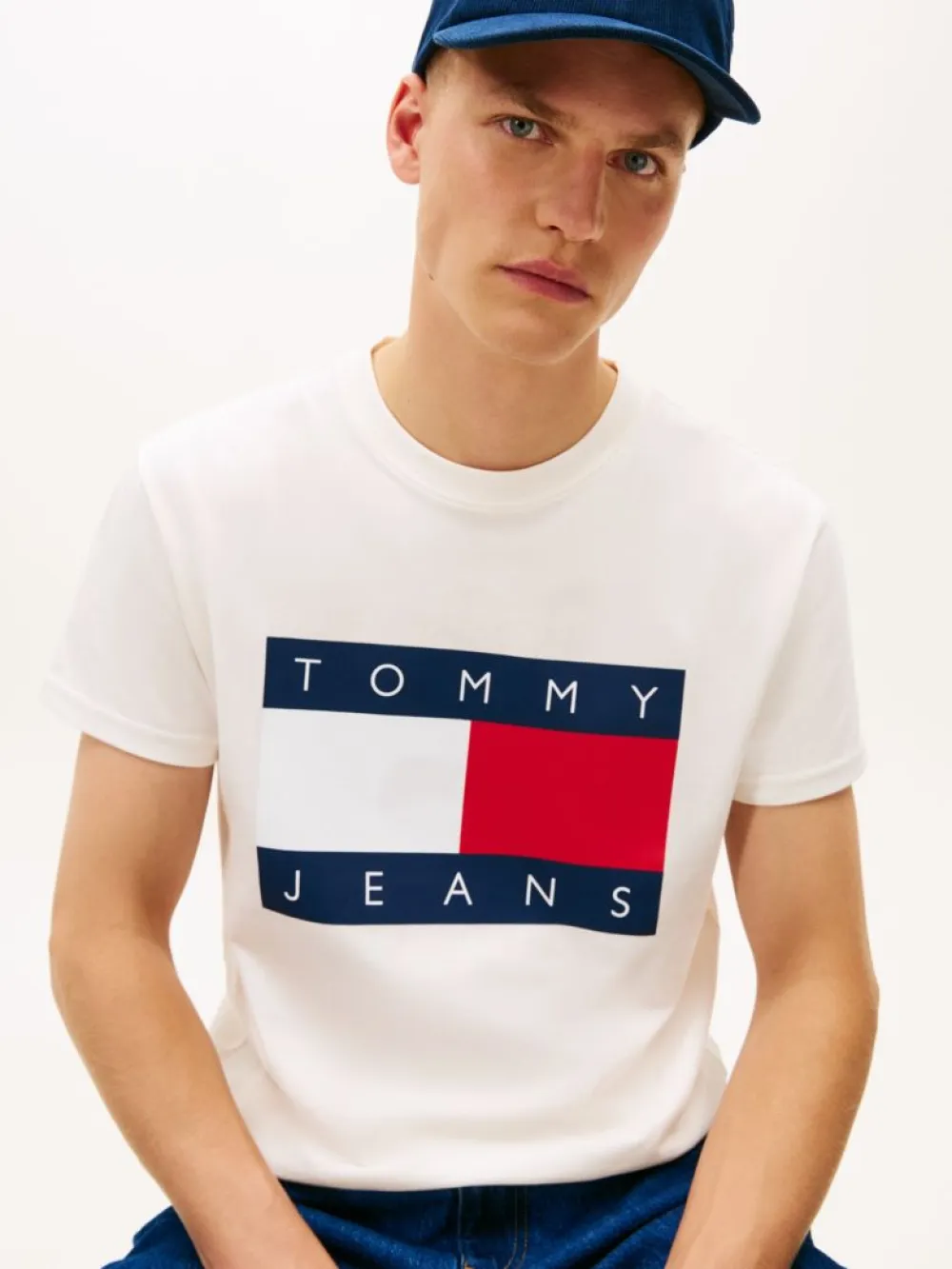 Tommy Jeans Ανδρική Κοντομάνικο T-shirt Tjm Red Big Flag Ss Tee Ext DM0DM22645-YBH ANCIENT WHITE - Image 2