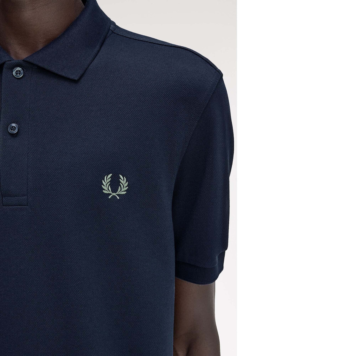 Fred Perry Ανδρικό Κοντομάνικο Polo M6000-Z65 Dark airforce/ Bay Leaf - Image 4