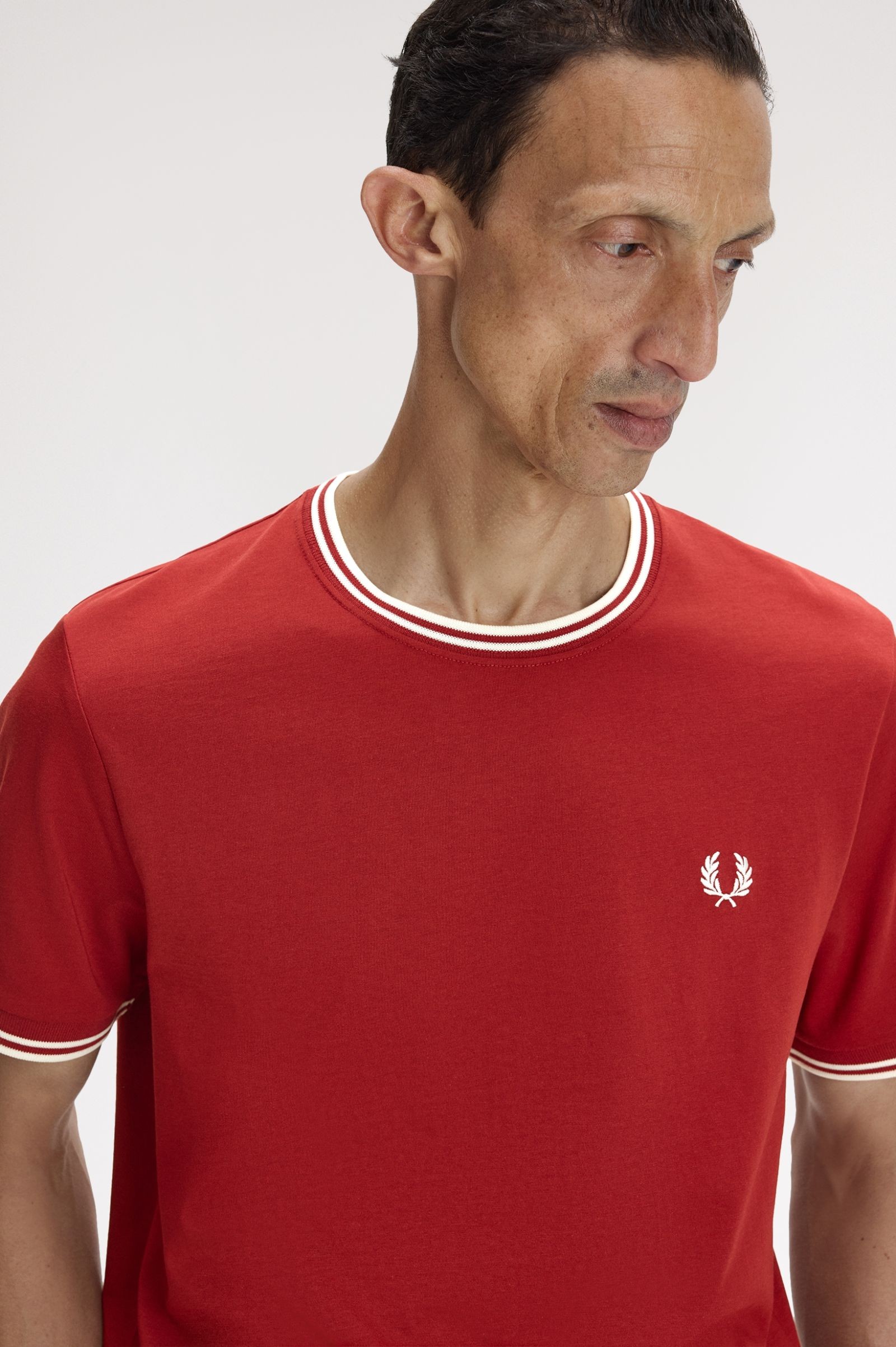 Fred Perry Ανδρική Κοντομάνικη Μπλούζα Twin Tipped T-shirt M1588V-07B Burnt Red / Snow White - Image 2