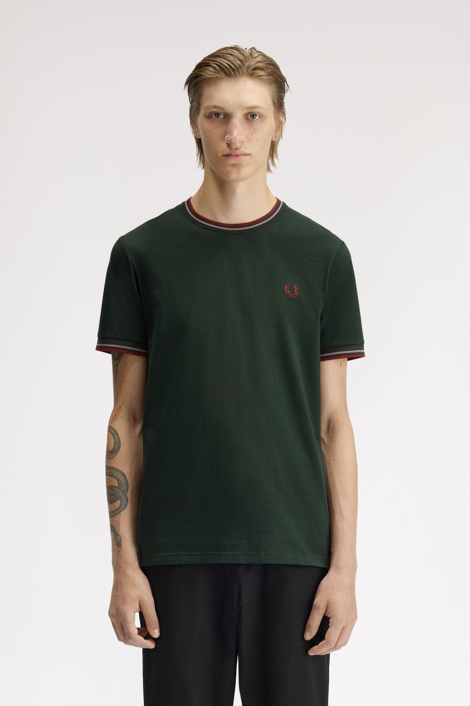 Fred Perry Ανδρική Κοντομάνικη Μπλούζα Twin Tipped T-shirt M1588V-85A Grassroots / Stockport Blue / Oxblood